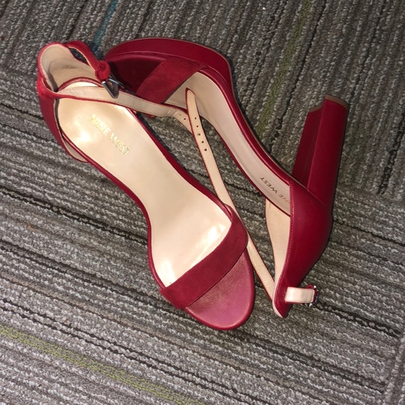 Red Nine West heels - Picture 2 of 2